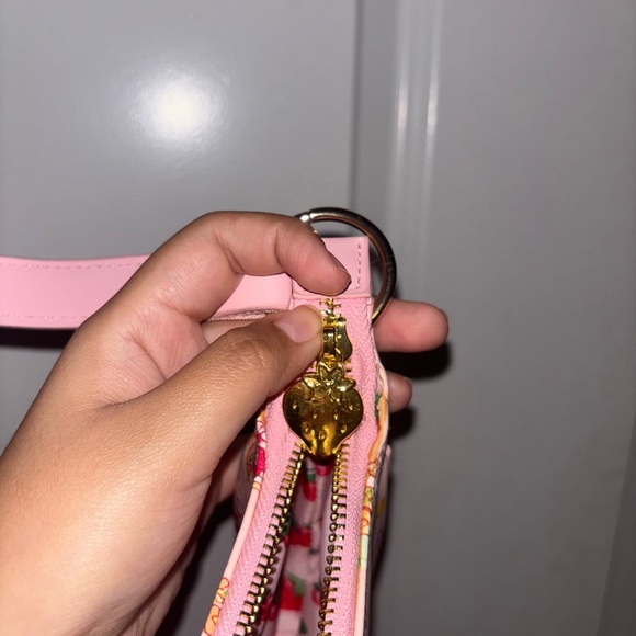 CakeWorthy Scented StrawBerry ShortCake Purse - Picture 3 of 5